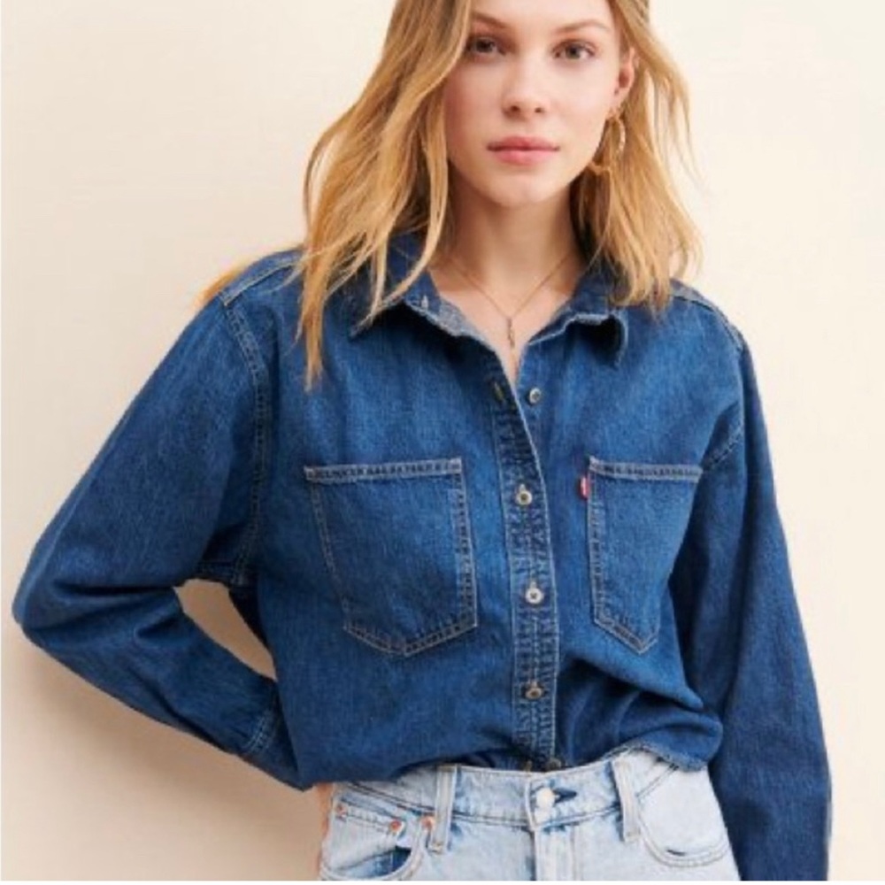 Levi’s Cropped Long Sleeve Jean Button Down